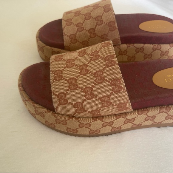 GUCCI
Canvas GG Monogram Angelina
Platform Slide Sandals 
Size 39 Beige
Ruggine - Picture 8 of 11